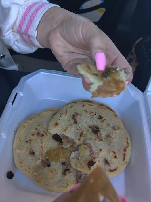 Antojitos Latinos Victoria Picture 8