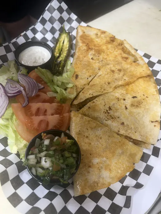 Giant Manhattan Pizza bar Picture 1