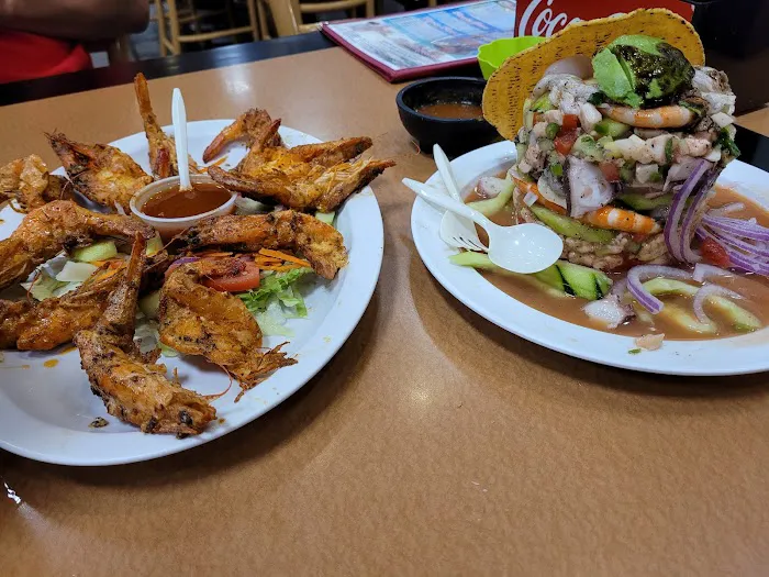 Tacos y Mariscos La Phoenikera Picture 6