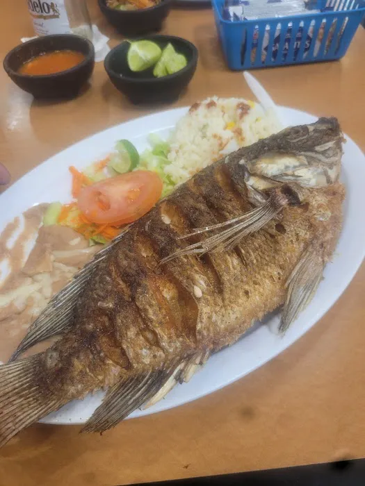 Tacos y Mariscos La Phoenikera Picture 10