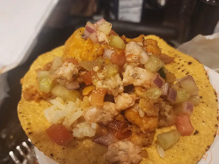 Tacos y Mariscos La Phoenikera Picture 9