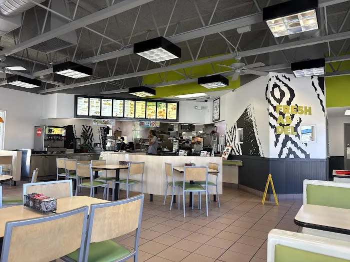 Del Taco Picture 10