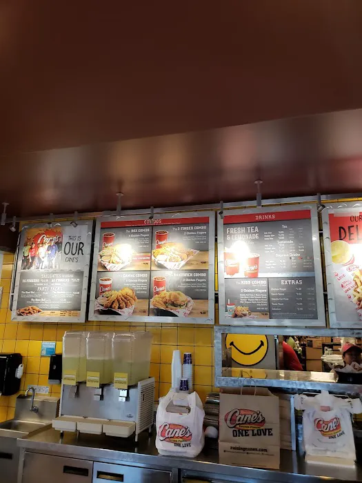 Raising Cane's Chicken Fingers Picture 3