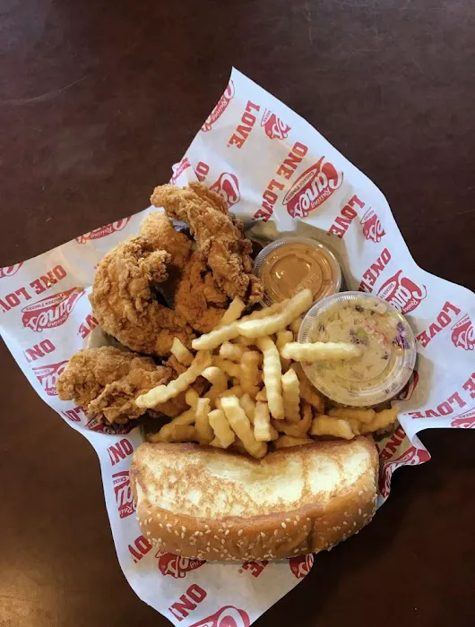 Raising Cane's Chicken Fingers Picture 5