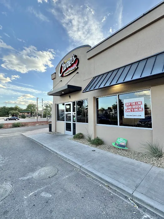 Raising Cane's Chicken Fingers Picture 6