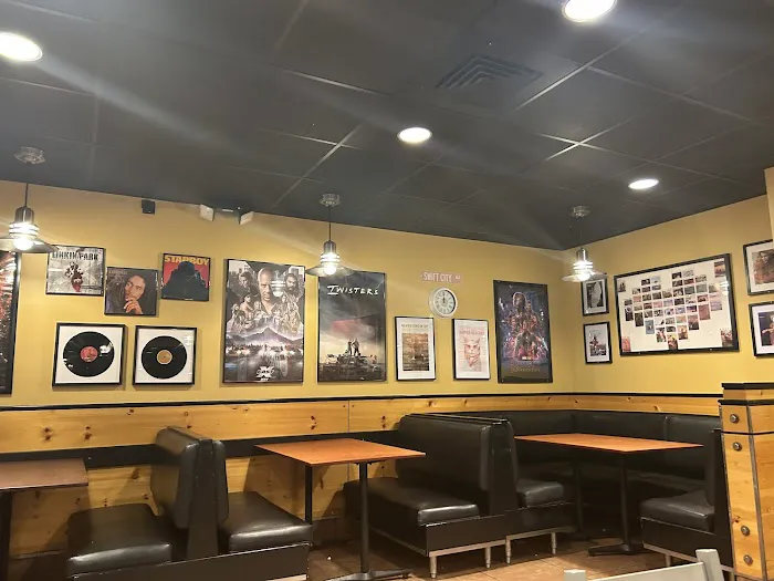 Raising Cane's Chicken Fingers Picture 1