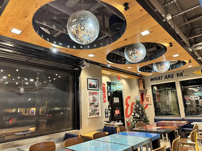 Raising Cane's Chicken Fingers Picture 1