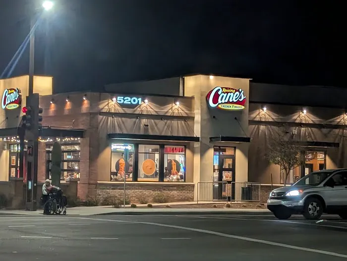 Raising Cane's Chicken Fingers Picture 4