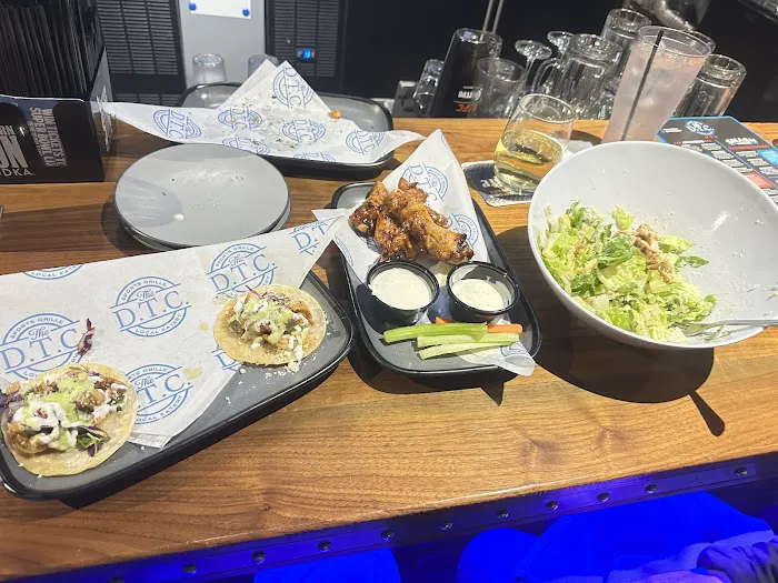 DTC Sports Grille Tempe Picture 8