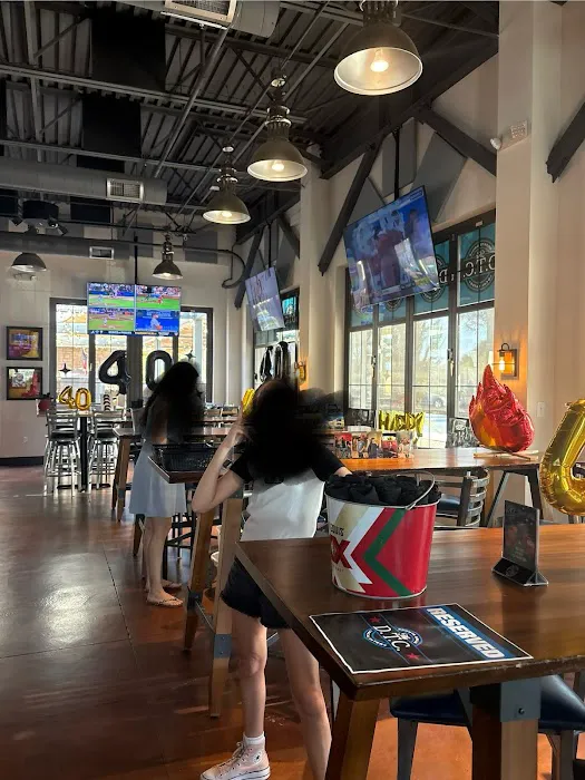 DTC Sports Grille Tempe Picture 9