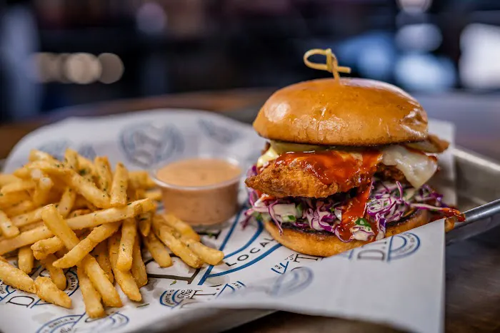 DTC Sports Grille Tempe Picture 10