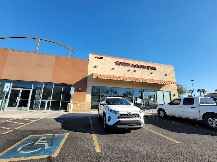 Totts Asian Diner Picture 8