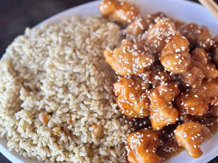 Totts Asian Diner Picture 10