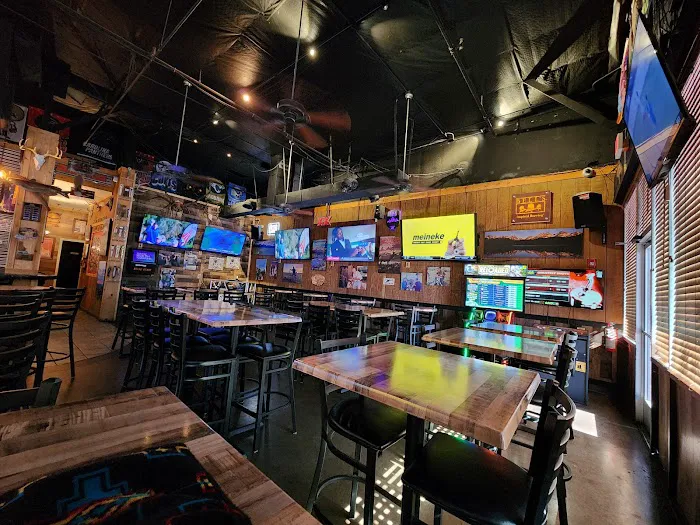 Sawtooth Bar & Grill Picture 2