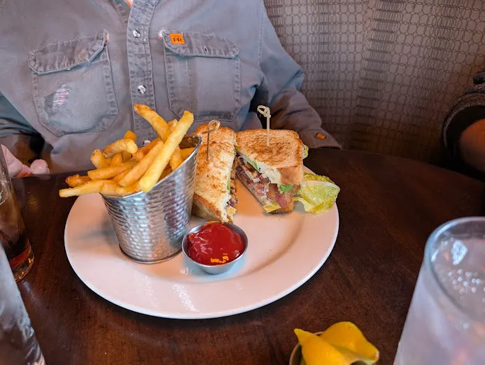 Smokin Fins Picture 5