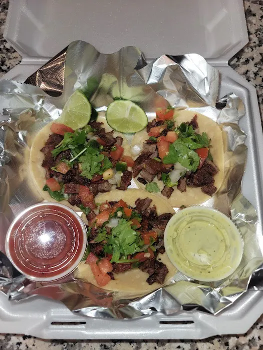 CHELLA'S KITCHEN Picture 3