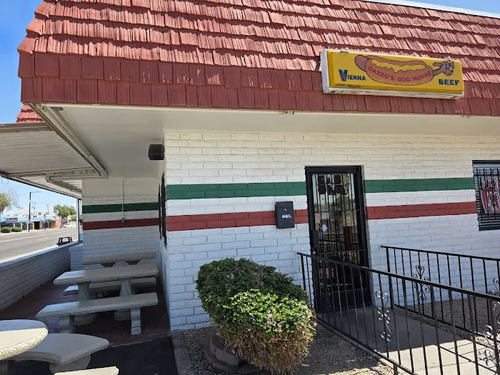 Dazzo's Dog House Picture 2