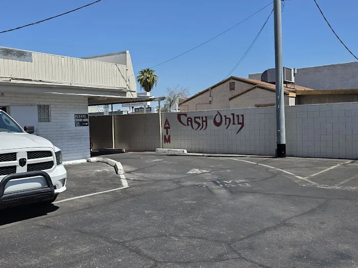 Dazzo's Dog House Picture 1