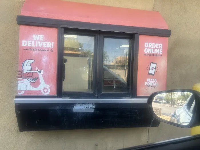 Little Caesars Pizza Picture 5