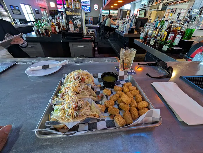 Ric’s On 95th Sports Grill Picture 1