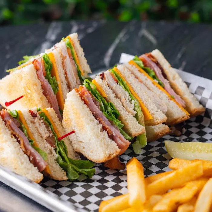 Ric’s On 95th Sports Grill Picture 4