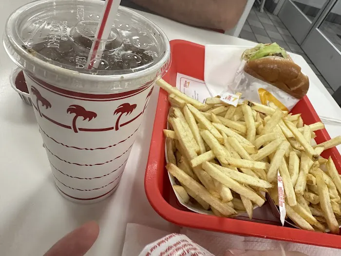 In-N-Out Burger Picture 6