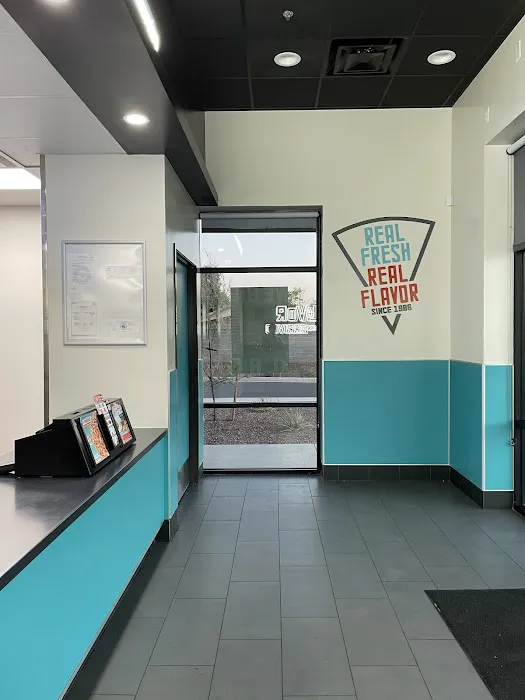 Pizza Patrón 75th Ave Picture 6