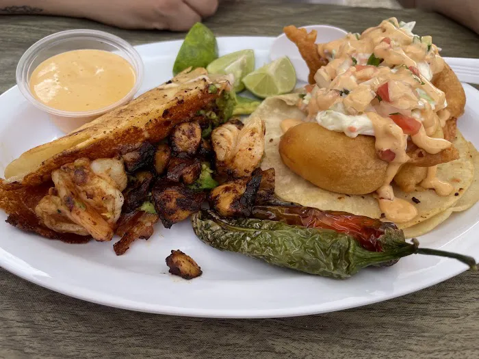 La Atarraya Tacos y Mariscos Picture 3