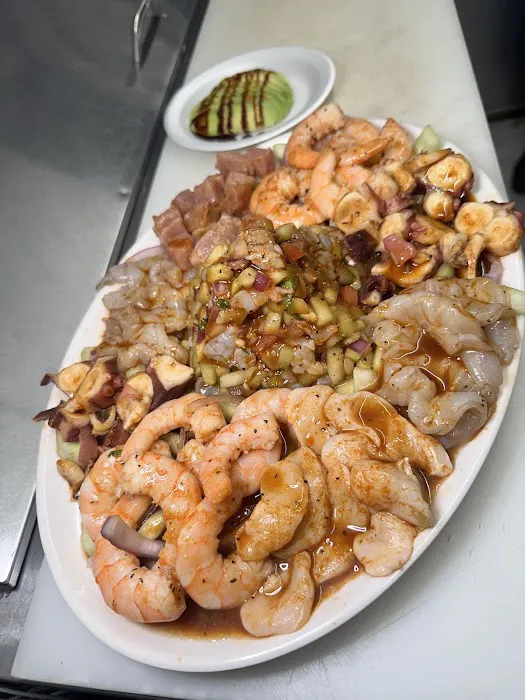 La Atarraya Tacos y Mariscos Picture 2