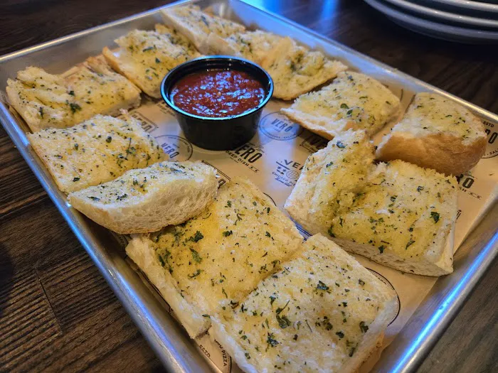 Vero Chicago Pizza Picture 2