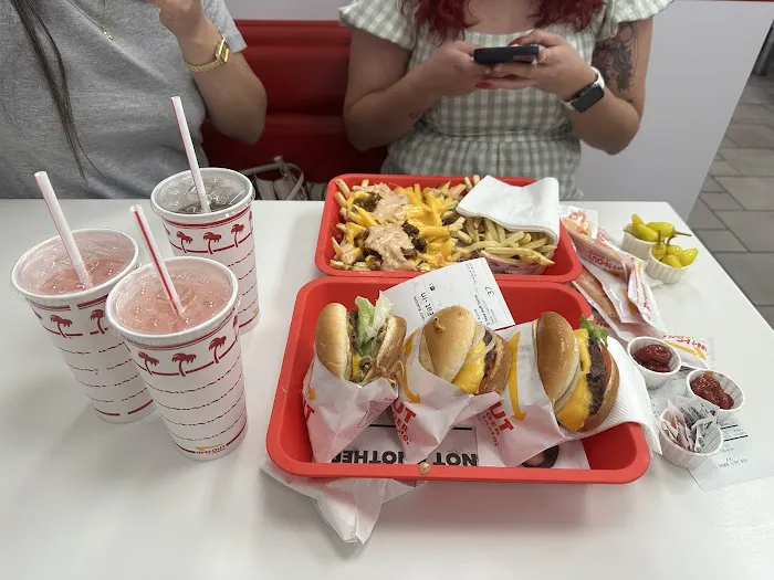 In-N-Out Burger Picture 6