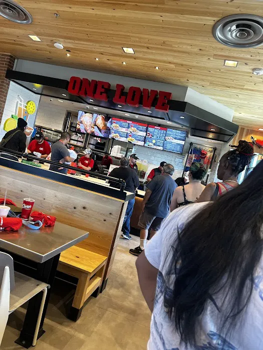 Raising Cane's Chicken Fingers Picture 4