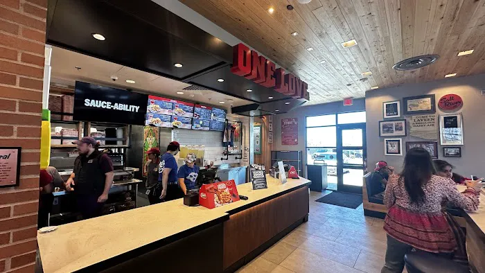 Raising Cane's Chicken Fingers Picture 7