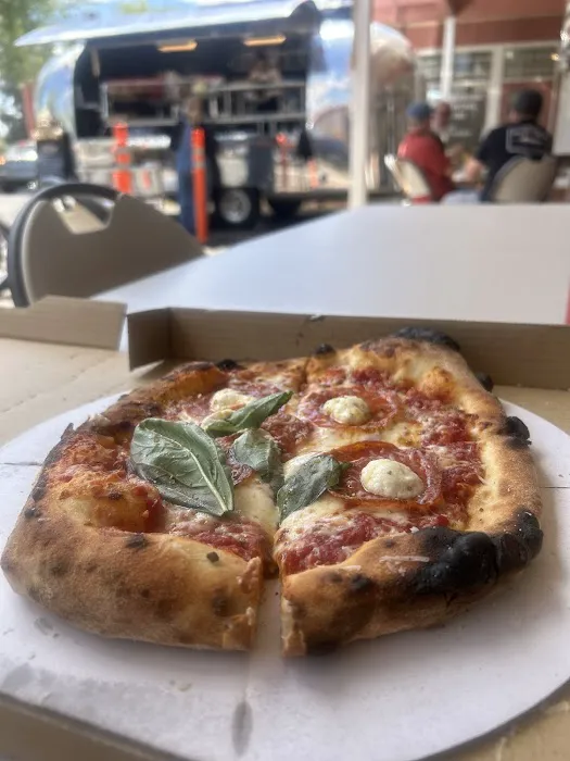 The Shine Box Pizzeria Picture 2