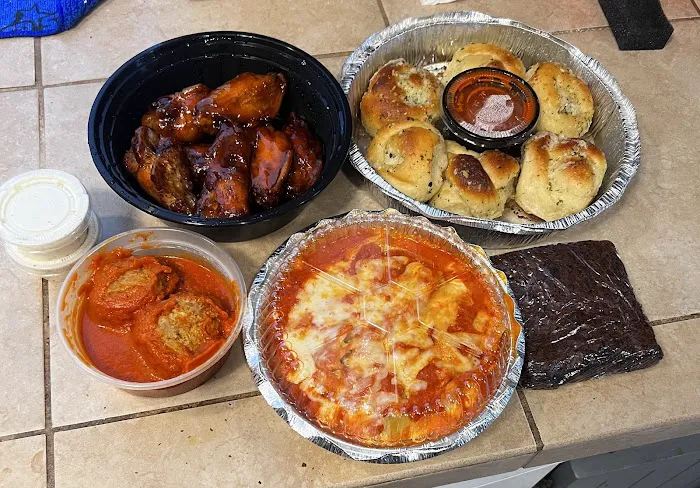 La Famiglia Pizza & Pasta Picture 3