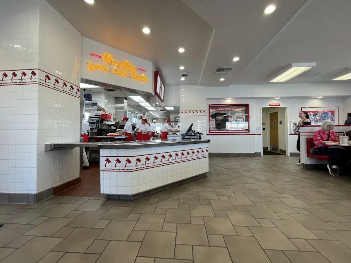 In-N-Out Burger Picture 6