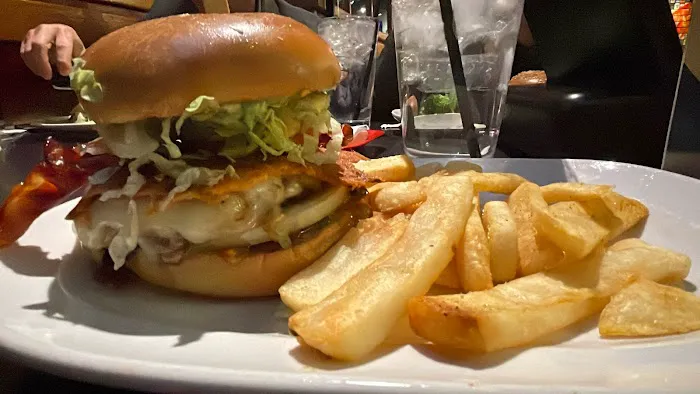 Red Robin Gourmet Burgers and Brews Picture 6