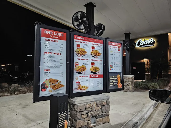 Raising Cane's Chicken Fingers Picture 5