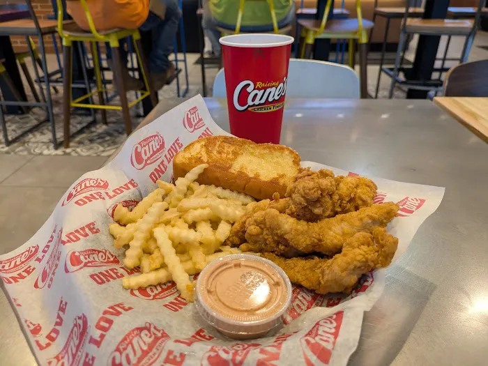 Raising Cane's Chicken Fingers Picture 1