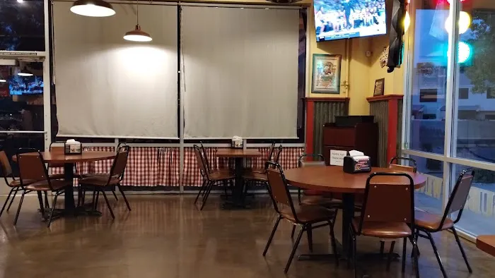 Submarino's Pizzeria Picture 3