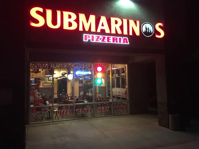 Submarino's Pizzeria Picture 5
