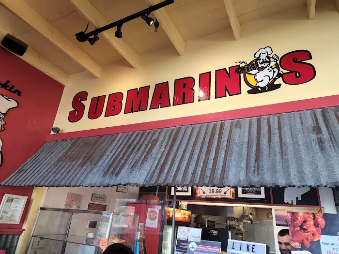 Submarino's Pizzeria Picture 6