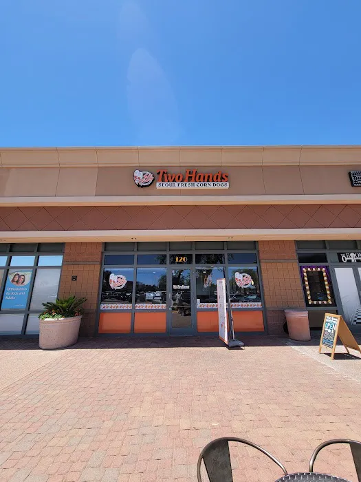 Two Hands Seoul Fresh Corn Dogs Picture 2