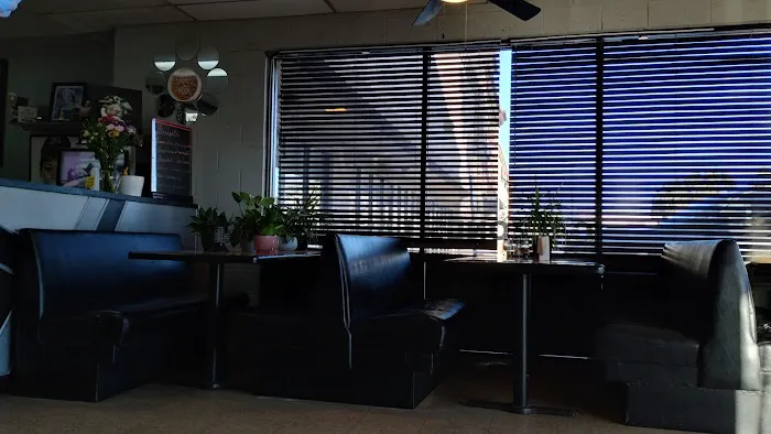 Soprano's pizzeria Picture 3