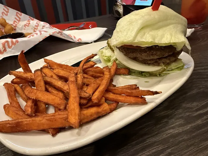 Red Robin Gourmet Burgers and Brews Picture 9