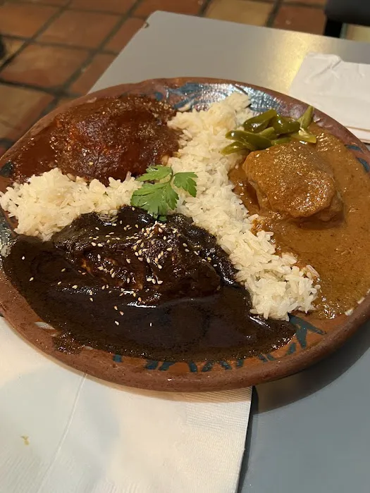 Las 15 Salsas Restaurant Oaxaqueño Picture 3