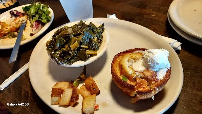 Lo-Lo's Chicken and Waffles Picture 4