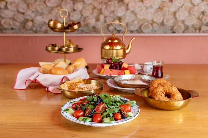 Mon Cheri Restaurant Picture 3