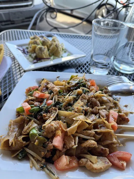 Malee's Thai Bistro Picture 10