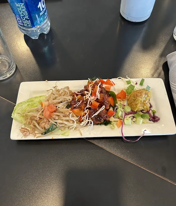 Malee's Thai Bistro Picture 7